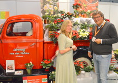 Anita Kap van Kwekerij van der Velden krijgt bezoek van Ben Vermeulen van Noviflora.